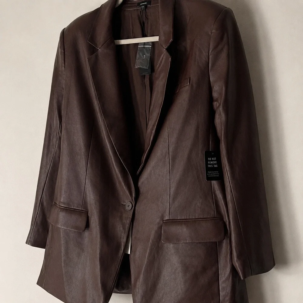 Express Burgundy Faux Leather Blazer & High Rise Shorts Suit Set Size XL / 16 - Picture 3 of 13
